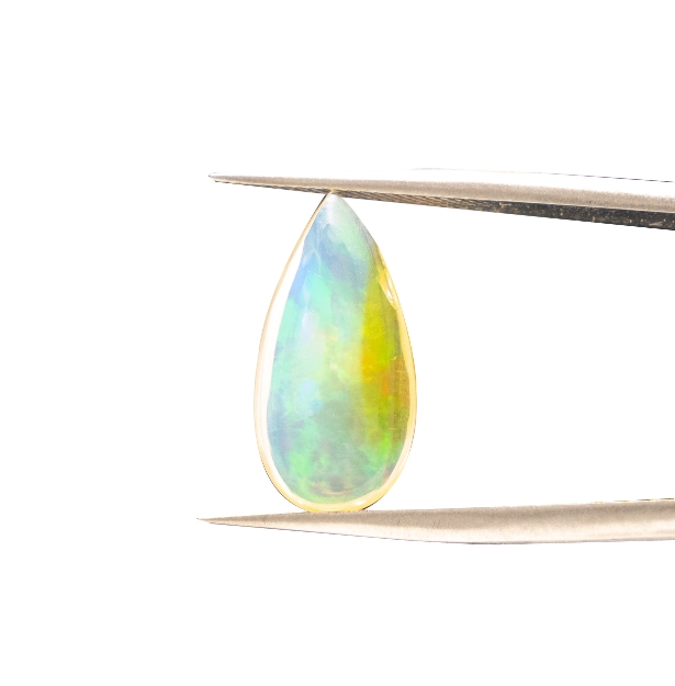 【天然エチオピアオパールルース 2.8ct／ペアシェイプカット】光の角度で七色に揺らめく、神秘のナチュラルストーン