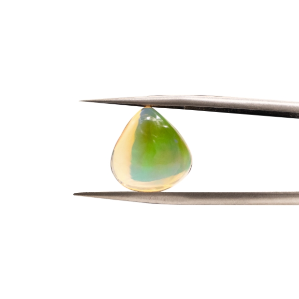 【天然エチオピアオパールルース 3.7ct／ペアシェイプカット】光を纏い、色彩が踊る――大粒天然オパールの神秘